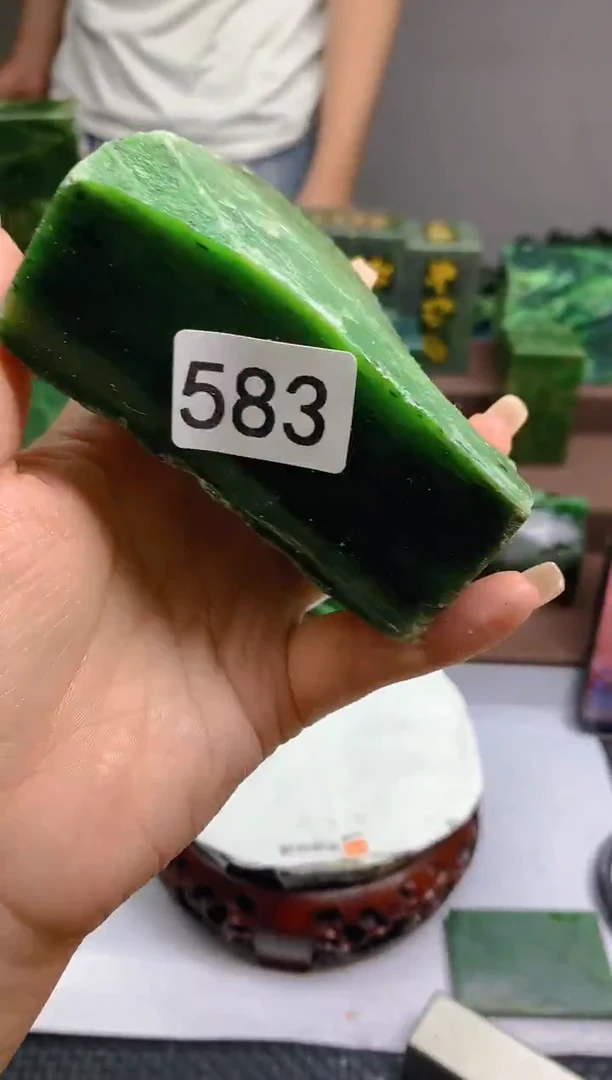 和田玉（碧玉）未镶嵌珠宝半成品1