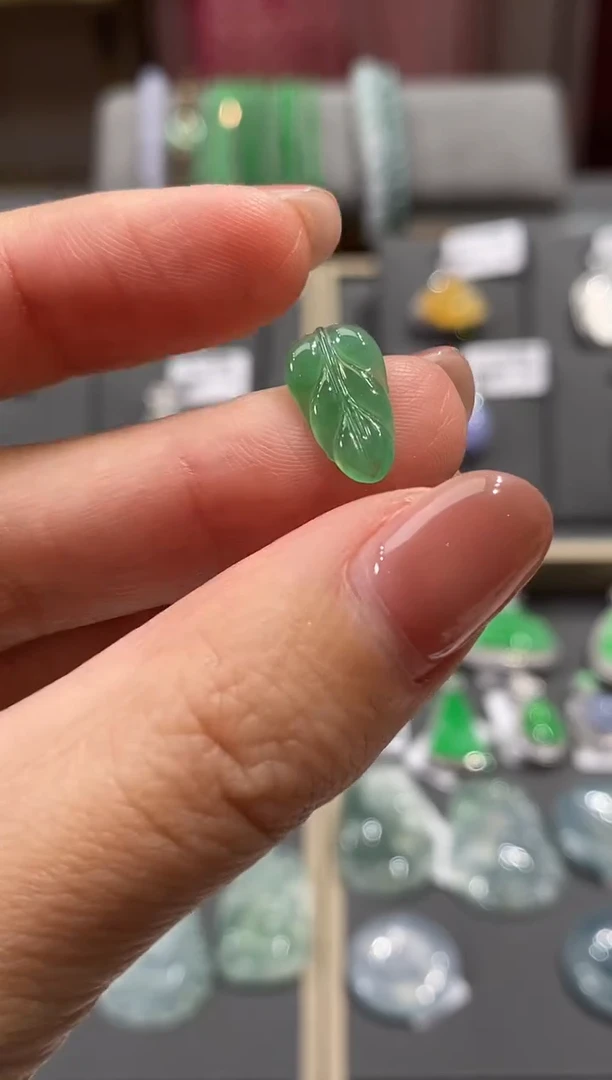 颈饰未镶嵌翡翠叶子