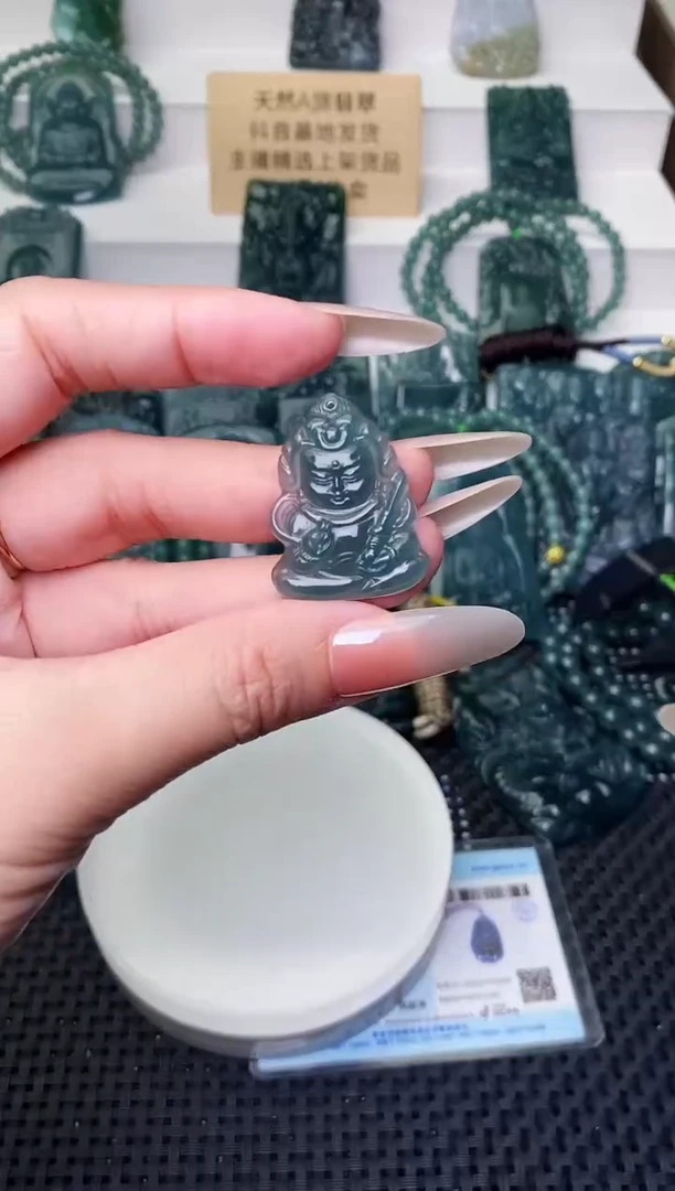 颈饰未镶嵌翡翠