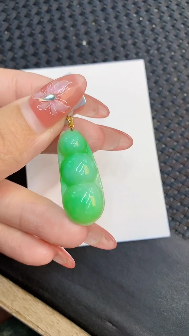 颈饰18K金镶嵌翡翠1