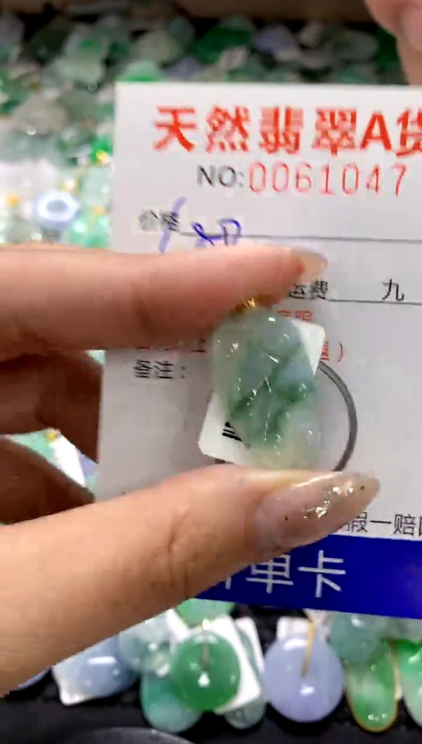 颈饰18K金镶嵌翡翠1111111111111111
