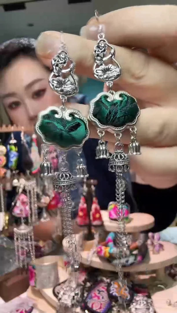 刺绣纯手工苗绣非遗耳环
