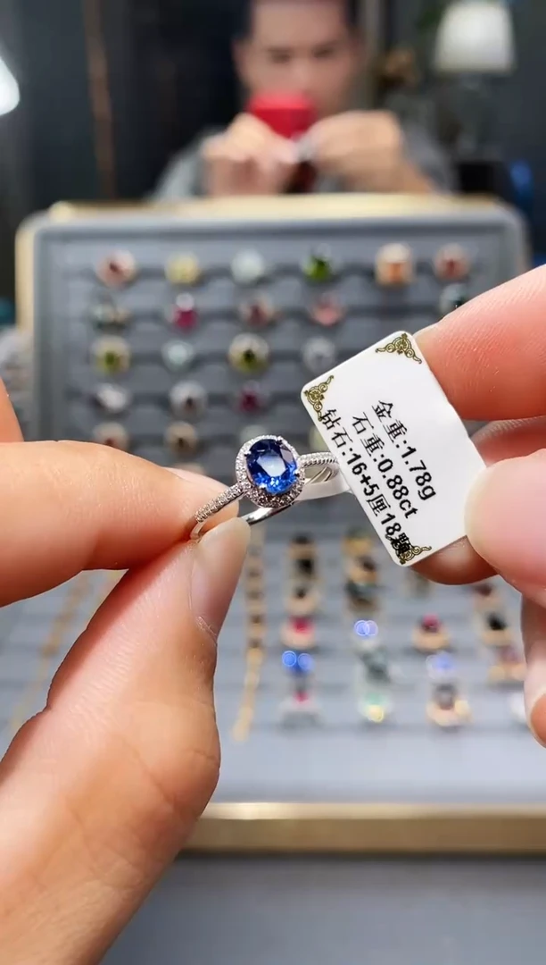 戒指蓝宝石18K金镶嵌0.88.