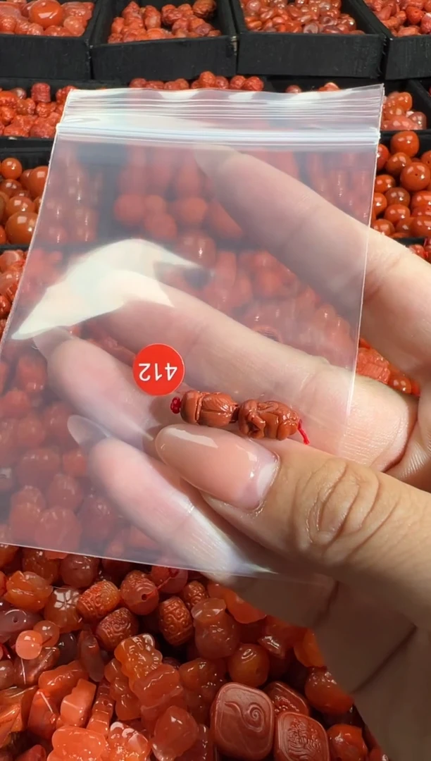 南红玛瑙未镶嵌颈饰1