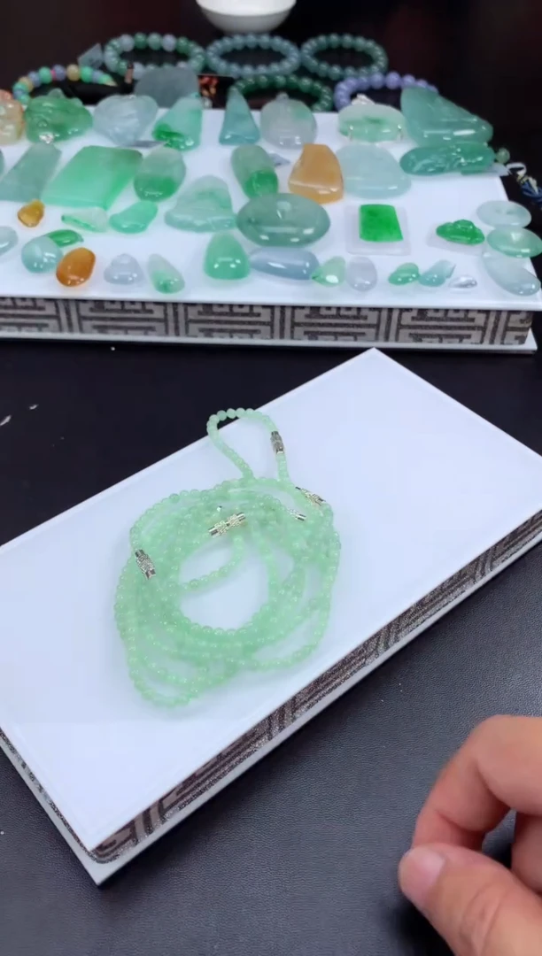 翡翠未镶嵌颈饰多样性发一件