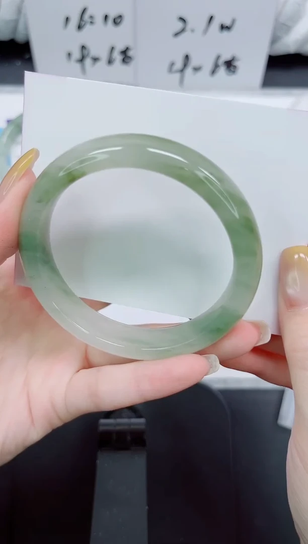 石英质玉手镯未镶嵌128