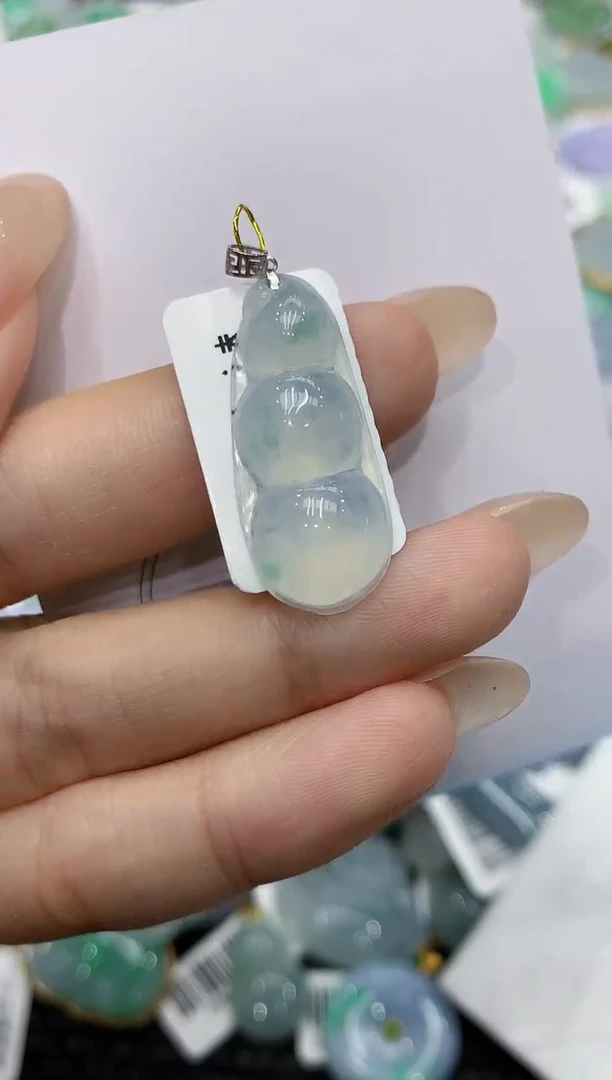颈饰18K金镶嵌翡翠111111111111