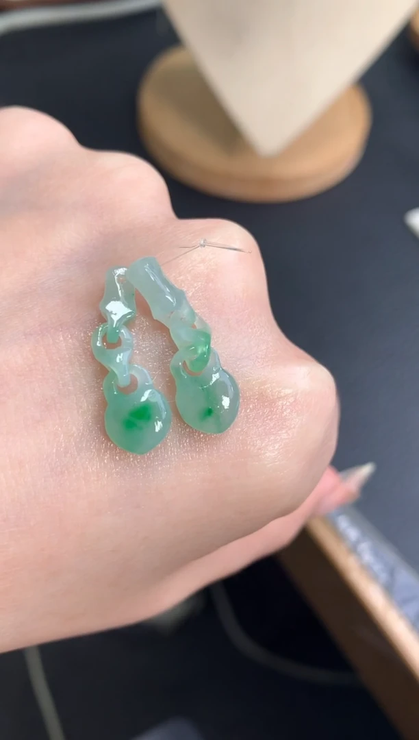 未镶嵌定制翡翠一对环环爱心