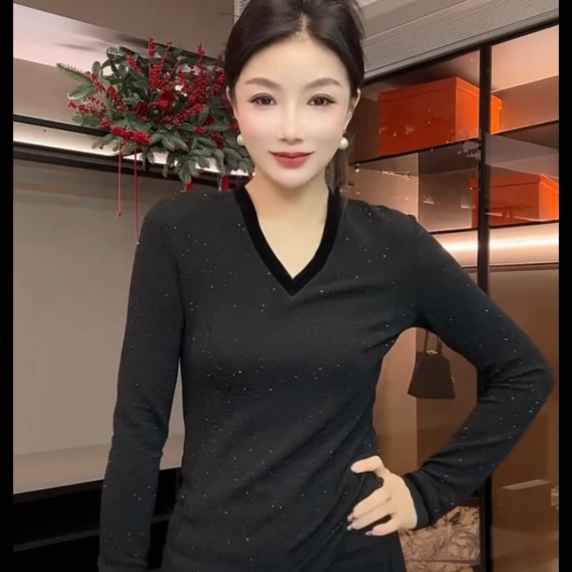 欧洲站2025秋冬新款时髦气质女人味烫钻丝绒显瘦V领长袖打底T恤女