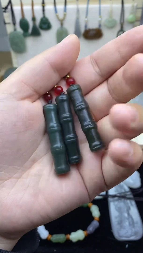 颈饰未镶嵌和田玉天然和田玉吊坠 无证书 随机发货拍一发一