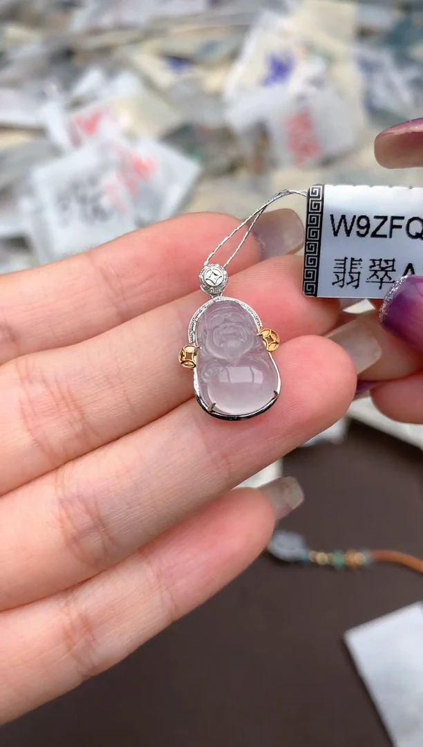 18K金镶嵌挂件翡翠一