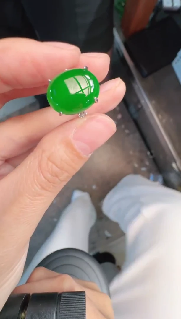 未镶嵌定制翡翠A货有轻微色差属于正常现象，戒指1