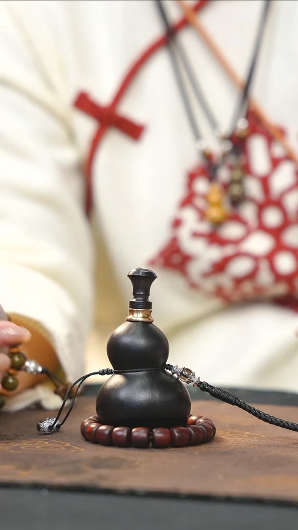 【闪购商品】RN147大漆精致小手捻(开口）