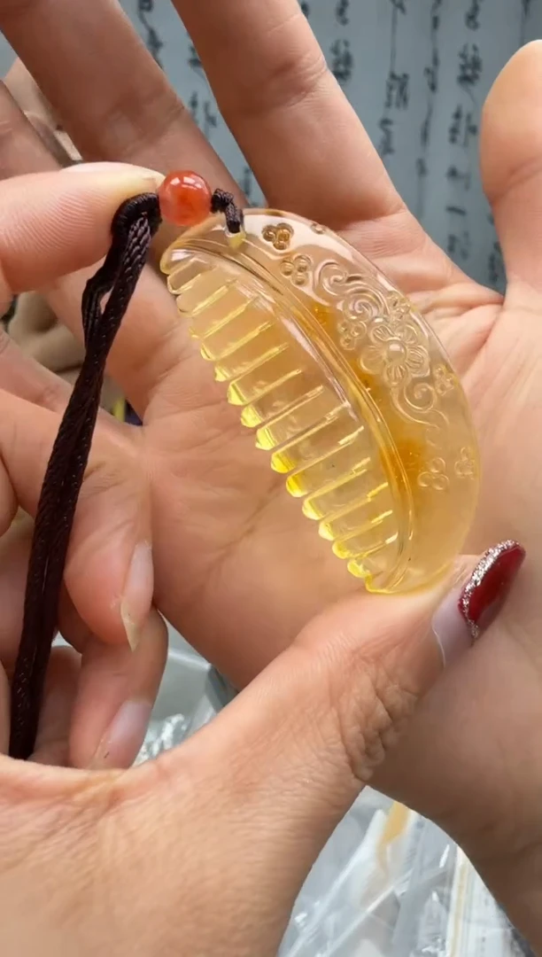 【闪购商品】琥珀裸石未镶嵌挂坠