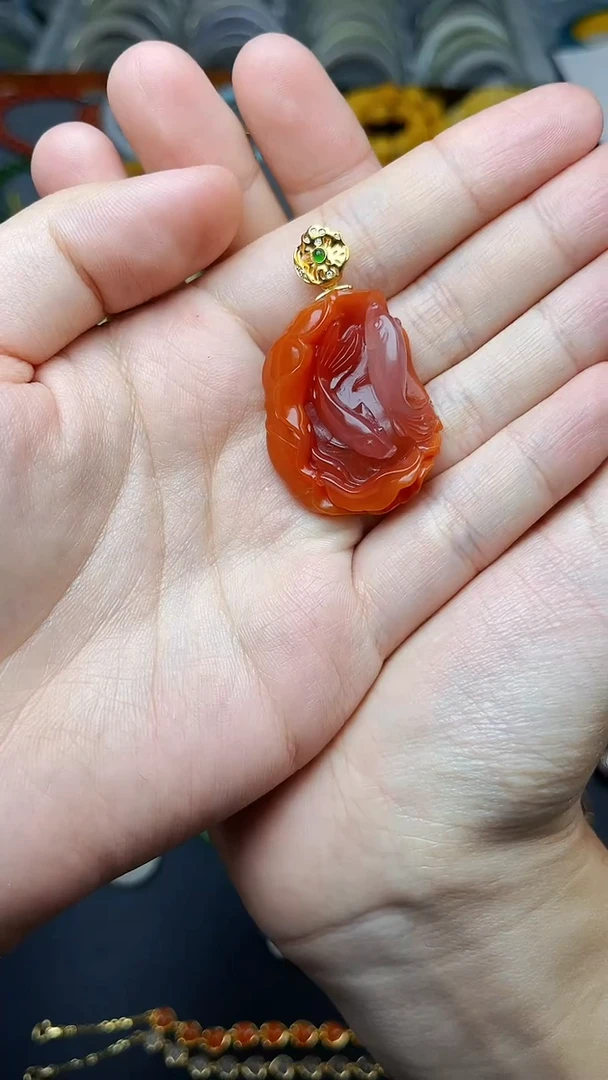 颈饰18K金镶嵌南红玛瑙锦鲤 06