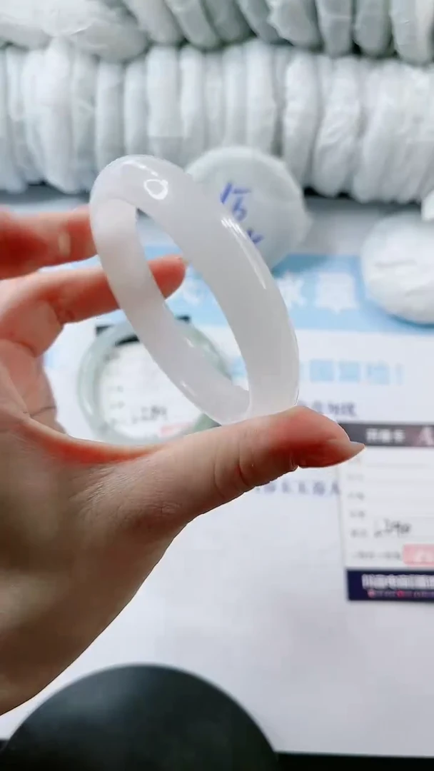 【闪购商品】石英质玉手镯未镶嵌多样性发货L290