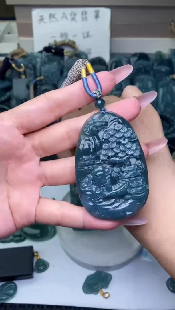 颈饰未镶嵌翡翠