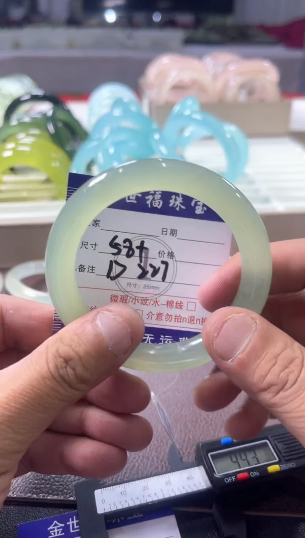未镶嵌蛇纹石玉手镯1