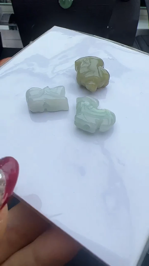 【闪购商品】翡翠挂件未镶嵌生肖，猪，鸡，鼠