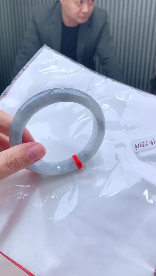 未镶嵌手镯翡翠61+