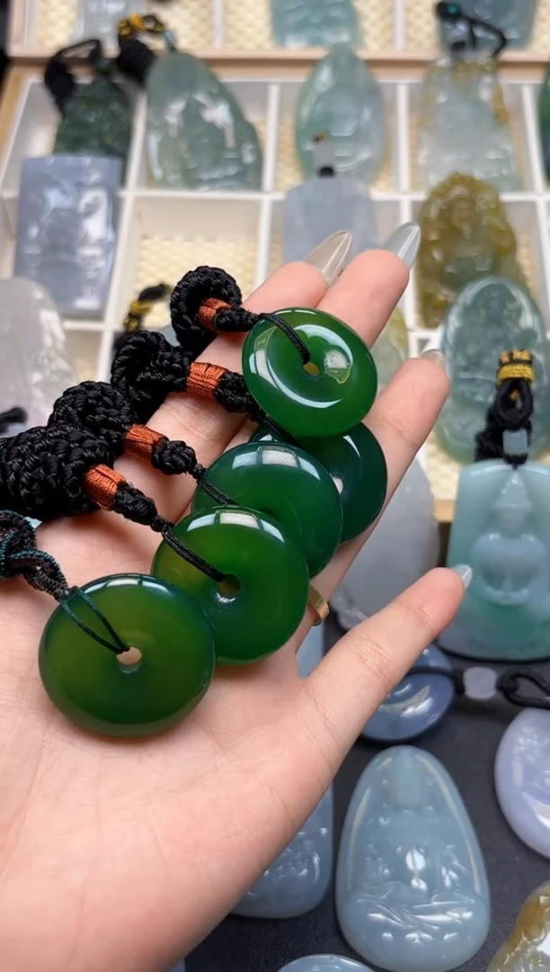 玛瑙/玉髓颈饰未镶嵌平安扣