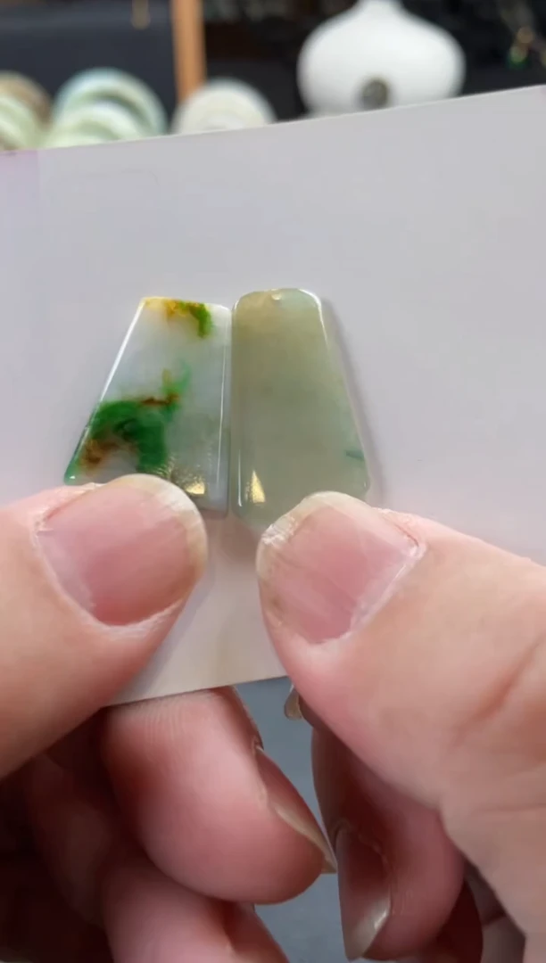 【闪购商品】翡翠颈饰未镶嵌有纹裂瑕疵包容