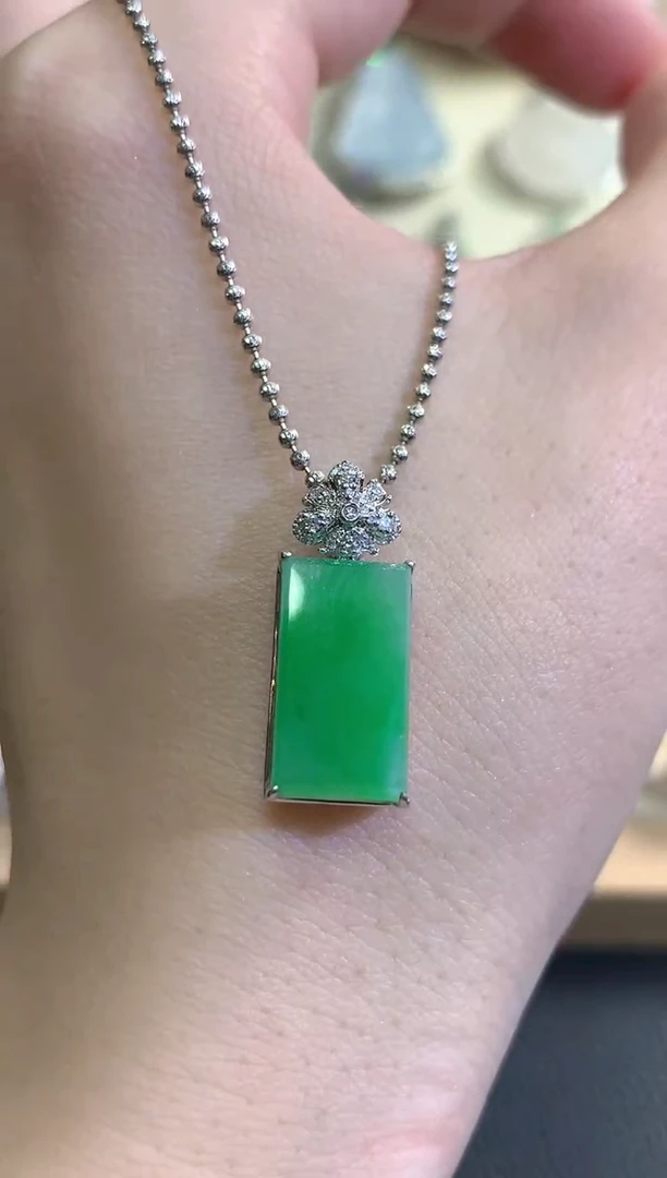 吊坠(不含链)18K金镶嵌翡翠秋日珠宝Q54