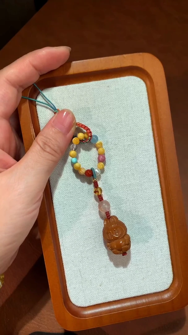 未镶嵌琥珀手链拉卜卜