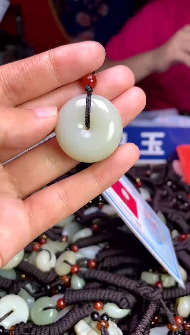 未镶嵌和田玉挂件1