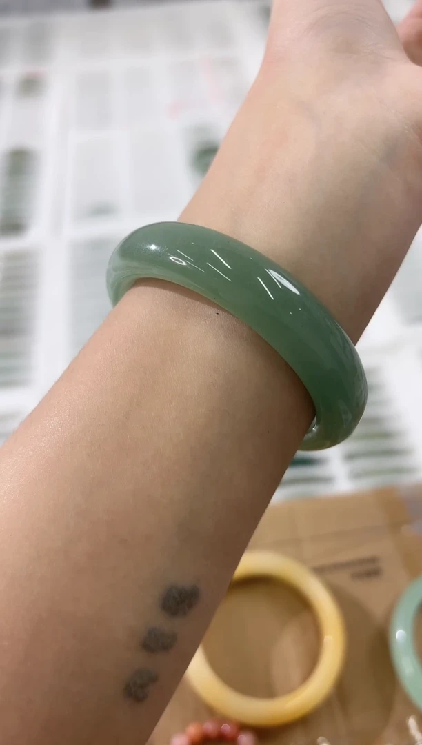 未镶嵌手镯石英质玉176-53D