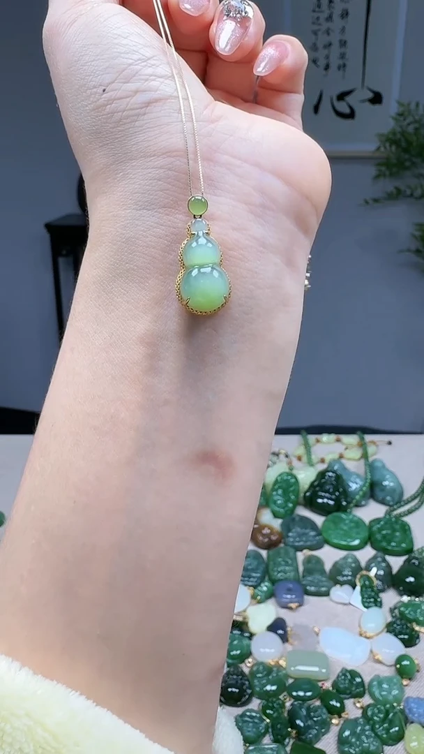 吊坠(不含链)18K金镶嵌和田玉1