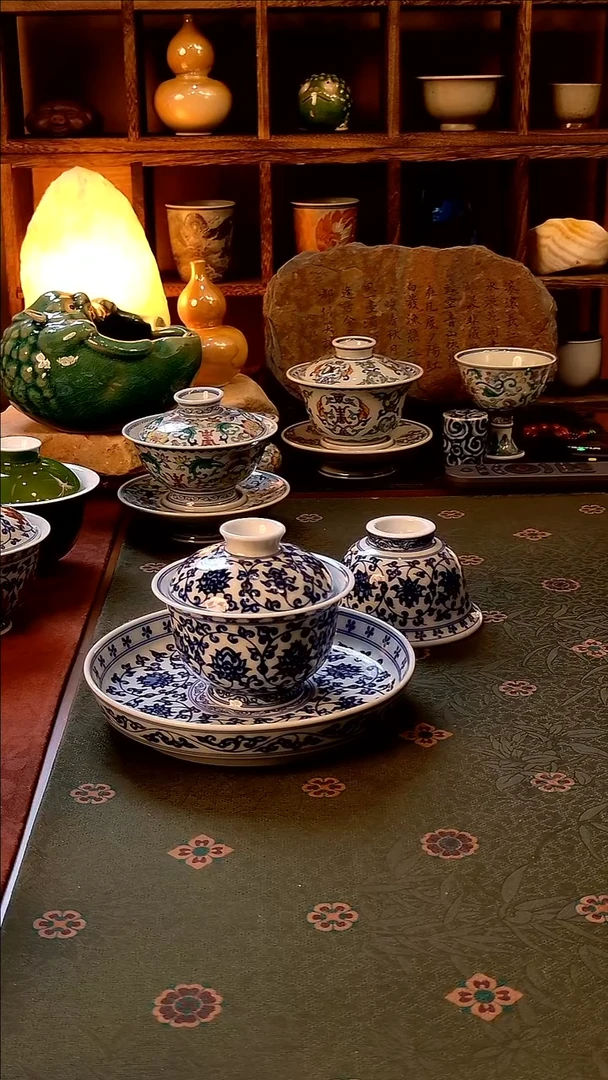 【手工手绘金刚缠枝莲盖碗+壶承+压手杯】