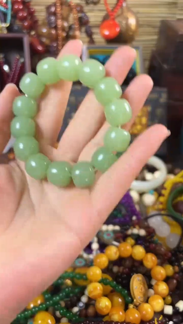 和田玉未镶嵌颈饰..................