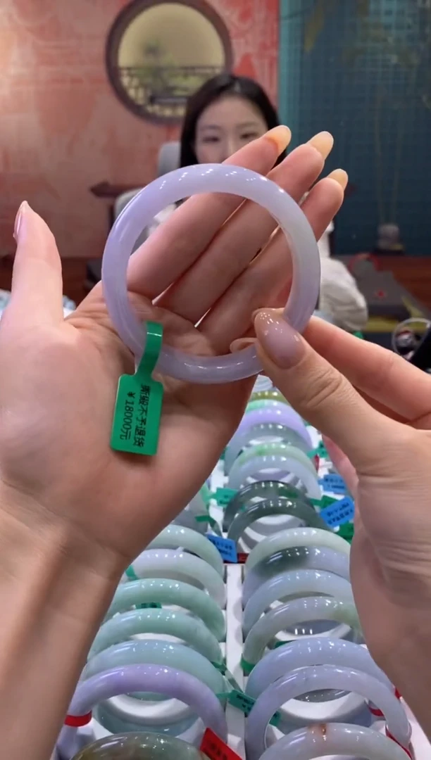 翡翠手镯未镶嵌多人19134