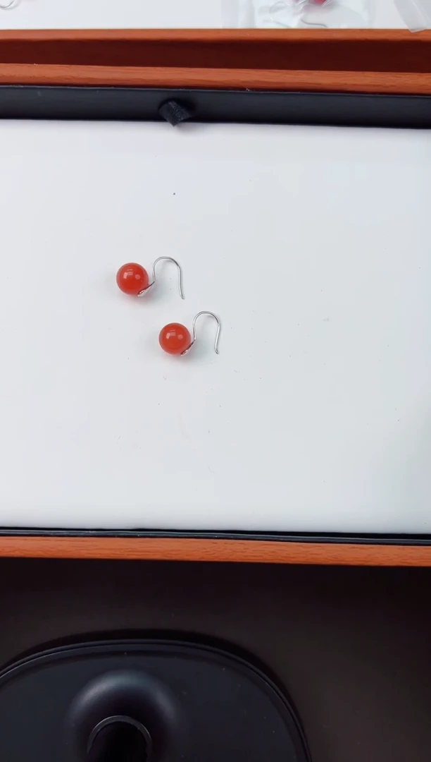 【闪购商品】南红玛瑙耳钩银S925镶嵌高跟鞋款9+一对