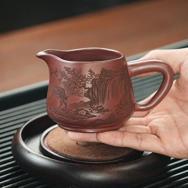 宜兴原矿龙血砂手工刻绘福禄山水紫砂公道杯 NX