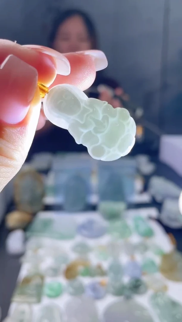 翡翠未镶嵌吊坠(不含链)1