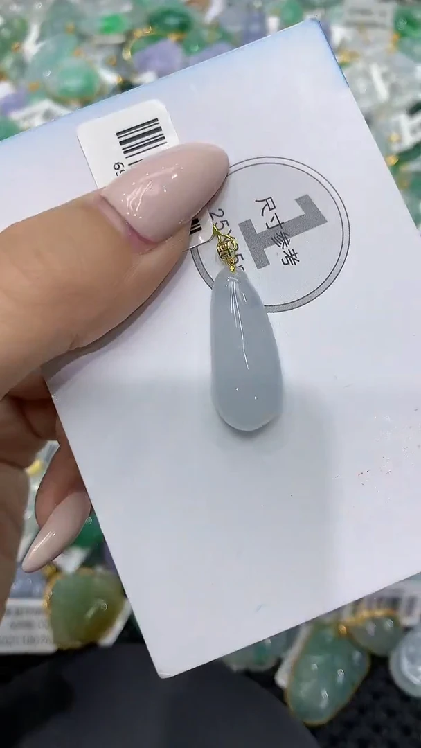 颈饰18K金镶嵌翡翠111111111111