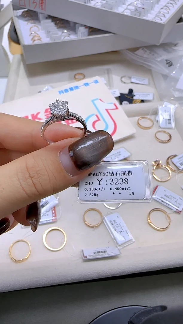 【闪购商品】钻石戒指/指环18K金镶嵌292000