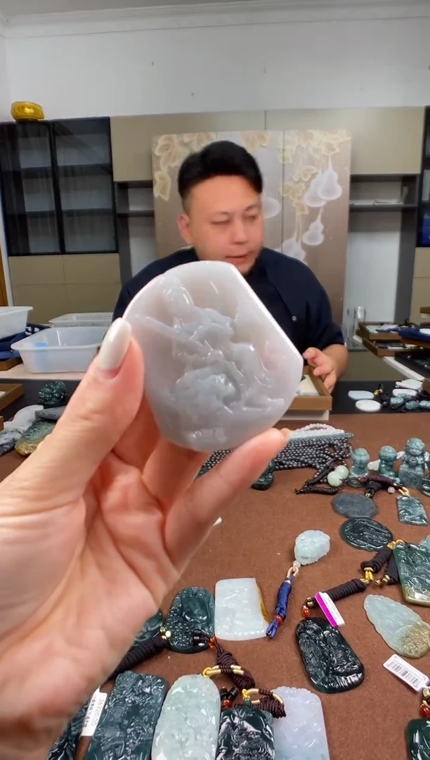 颈饰未镶嵌翡翠 多样性发其一