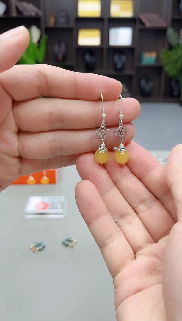 足金镶嵌耳饰玛瑙/玉髓702000