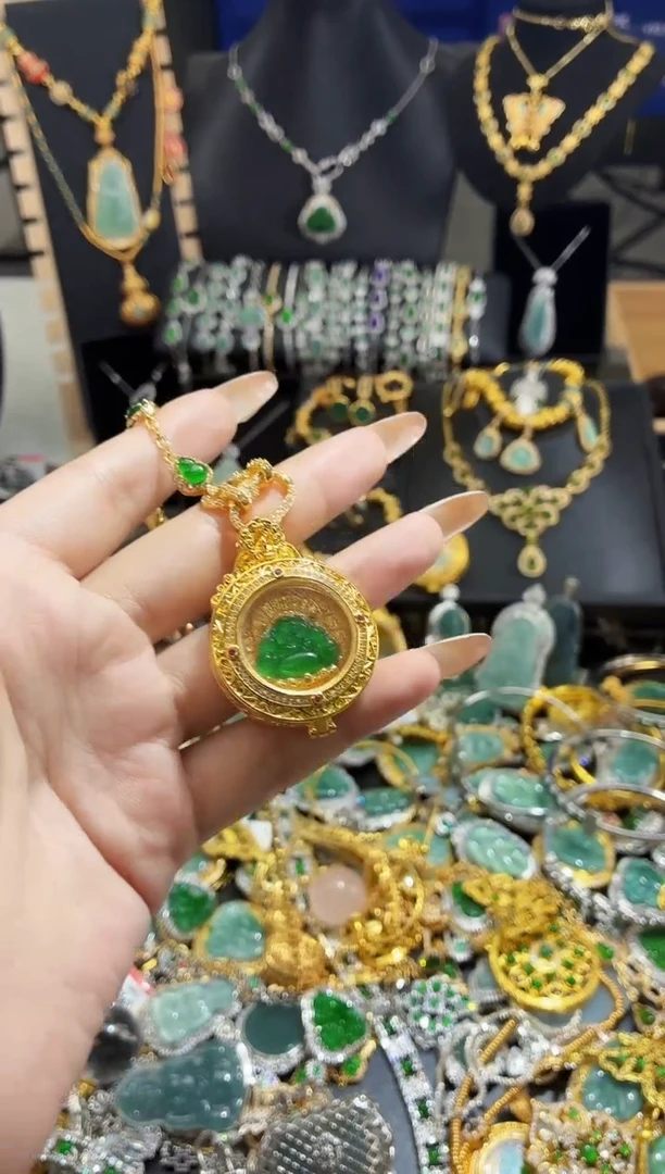 翡翠未镶嵌吊坠(不含链)天然翡翠a货 多样性发其一