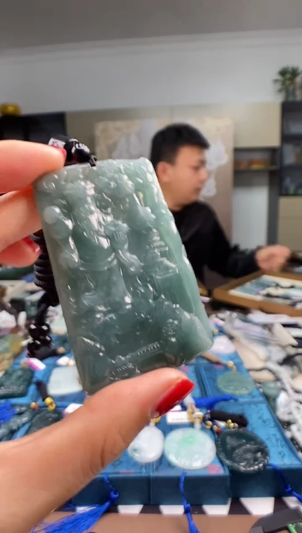 颈饰未镶嵌翡翠 多样性发其一