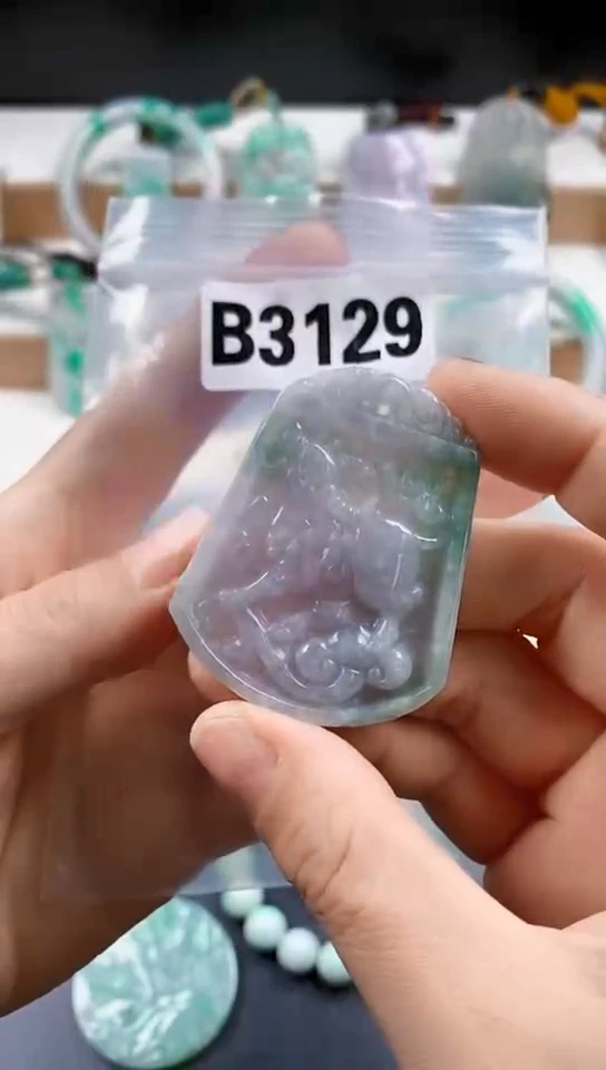 颈饰未镶嵌翡翠天然翡翠吊坠挂件