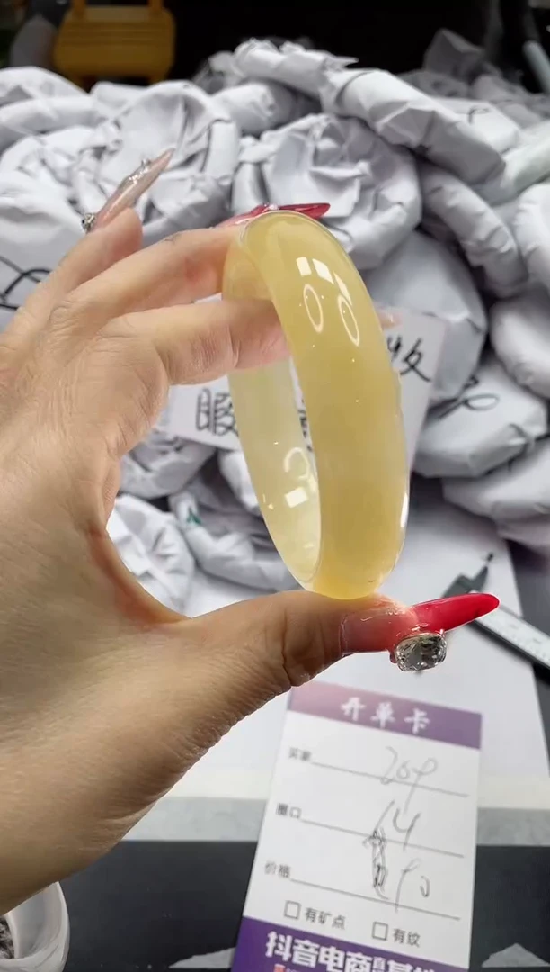 【闪购商品】石英质玉手镯未镶嵌269