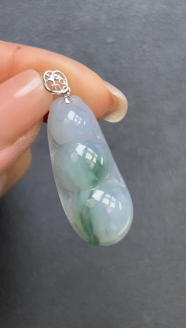 颈饰18K金镶嵌翡翠豆子