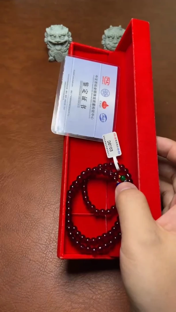 手串精品红色项链一条