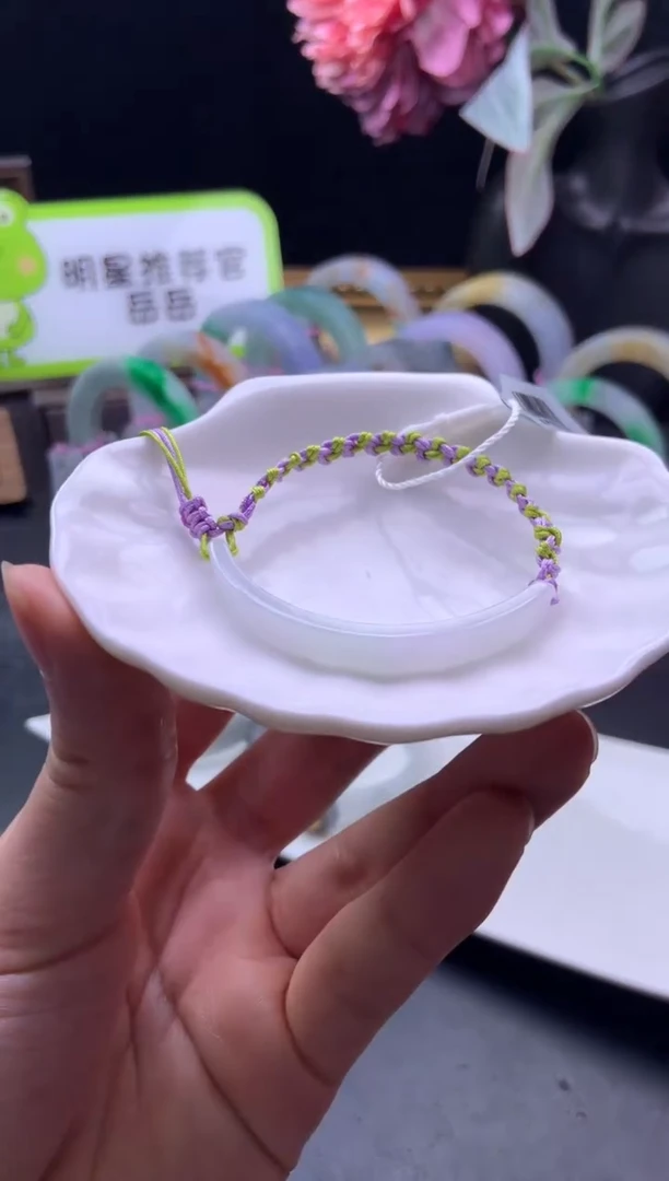 未镶嵌挂件翡翠半镯