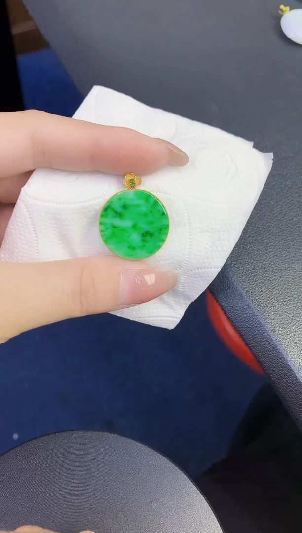 颈饰18K金镶嵌翡翠缅甸天然翡翠A货