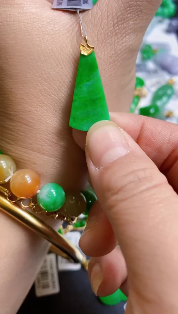 【闪购商品】翡翠颈饰18K金镶嵌吊坠